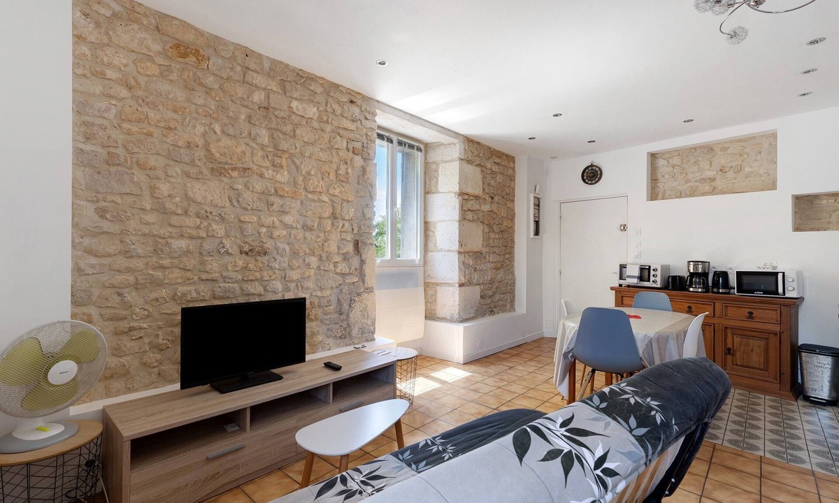 Chasseneuil-du-Poitou Apartment | Studio Apartment "5 - 3 Min Du Futuroscope" with Wi-Fi