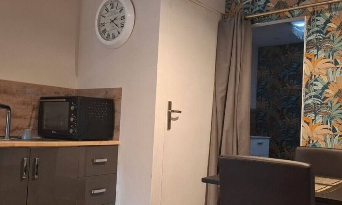 Saint-Dye-sur-Loire Apartment | Studio Apartment 'Lisaline 2' with Wi-Fi