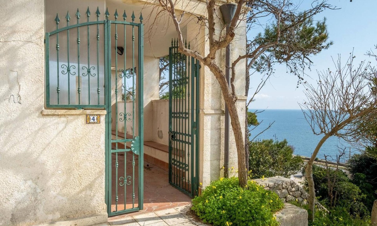 Santa Cesarea Terme Apartment | Studio Apartment 'Monolocale - Rosa Sea View in Villa' with Sea View, Wi-Fi & Air Conditioning