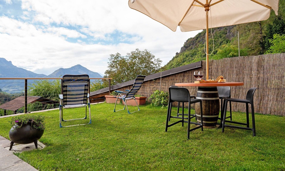 Pergine Valsugana Apartment | Studio Apartment 'Maso Plocech App Vacanze' with Lake View, Private Garden and Wi-Fi