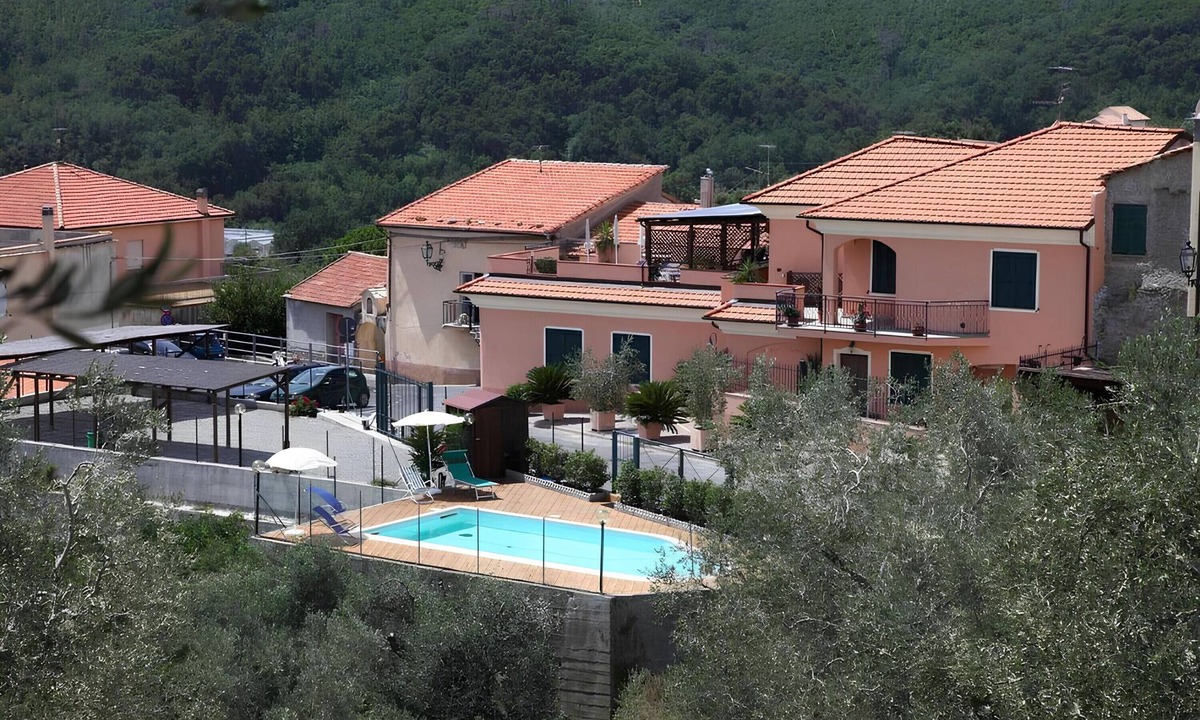 Cisano sul Neva Apartment | Studio Apartment 'Gli Angeli Agriturismo - Zio Antonio' with Shared Pool, Wi-Fi and Air Conditioning