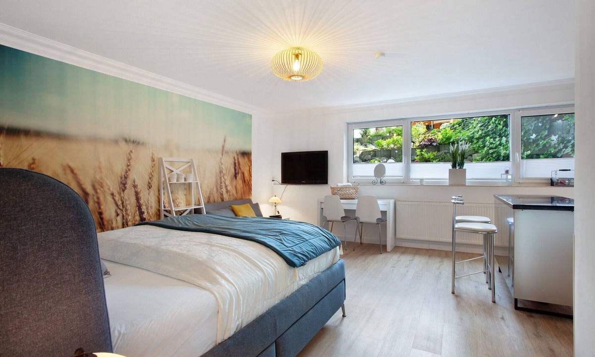Welver Apartment | Studio Apartment "A Bed in the Cornfield in the Basement" with Front Garden & Wi-Fi