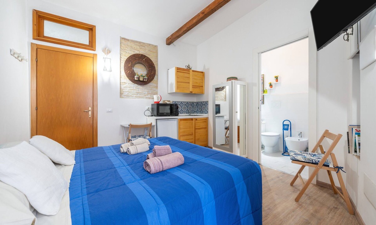 Cagliari House | Studio Apartment 'Alla Marina Monolocale' with Balcony, Wi-Fi and Air Conditioning