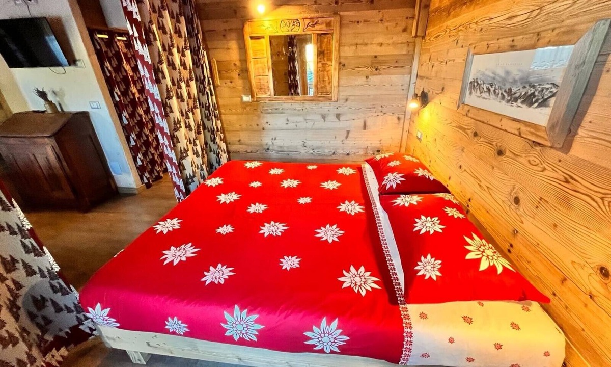 Cogne House | Studio Apartment 'Appartamento 401 Con Sauna Privata' with Balcony and Wi-Fi