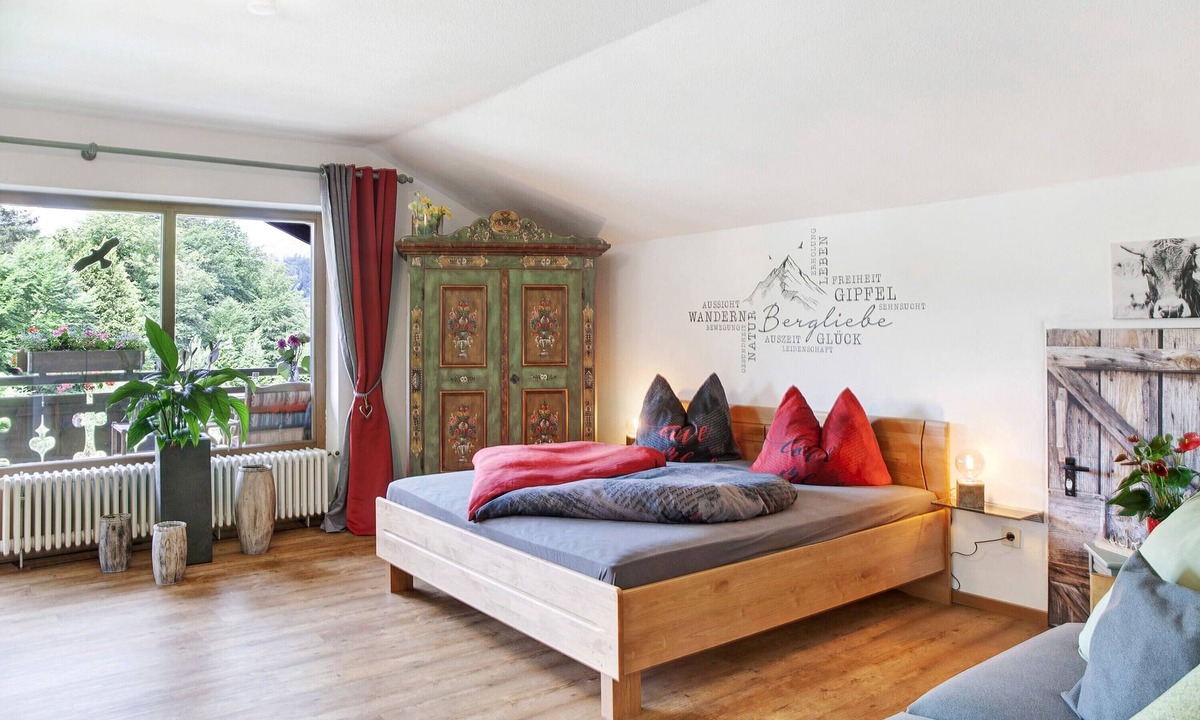 Untergrainau Apartment | Studio Apartment 'Aschaubichl - Anemone' with Mountain View, Balcony and Wi-Fi