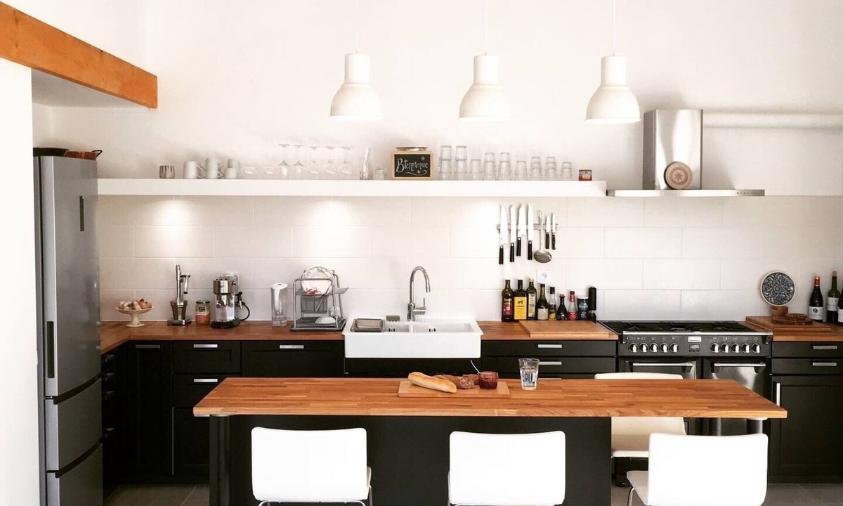 Mison Apartment | Studio apartment built in a 16th century barn in the foothills of the Alps