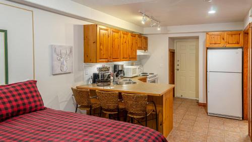 Sun Peaks Apartment | Studio Apartment