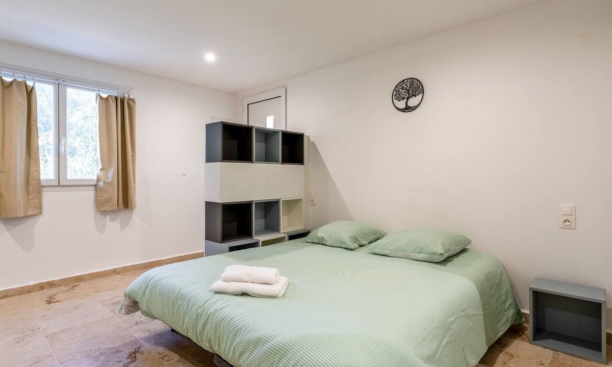 Robion Apartment | Studio Apartment 'Canto Cigalo Rdc 3' with Wi-Fi and Air Conditioning