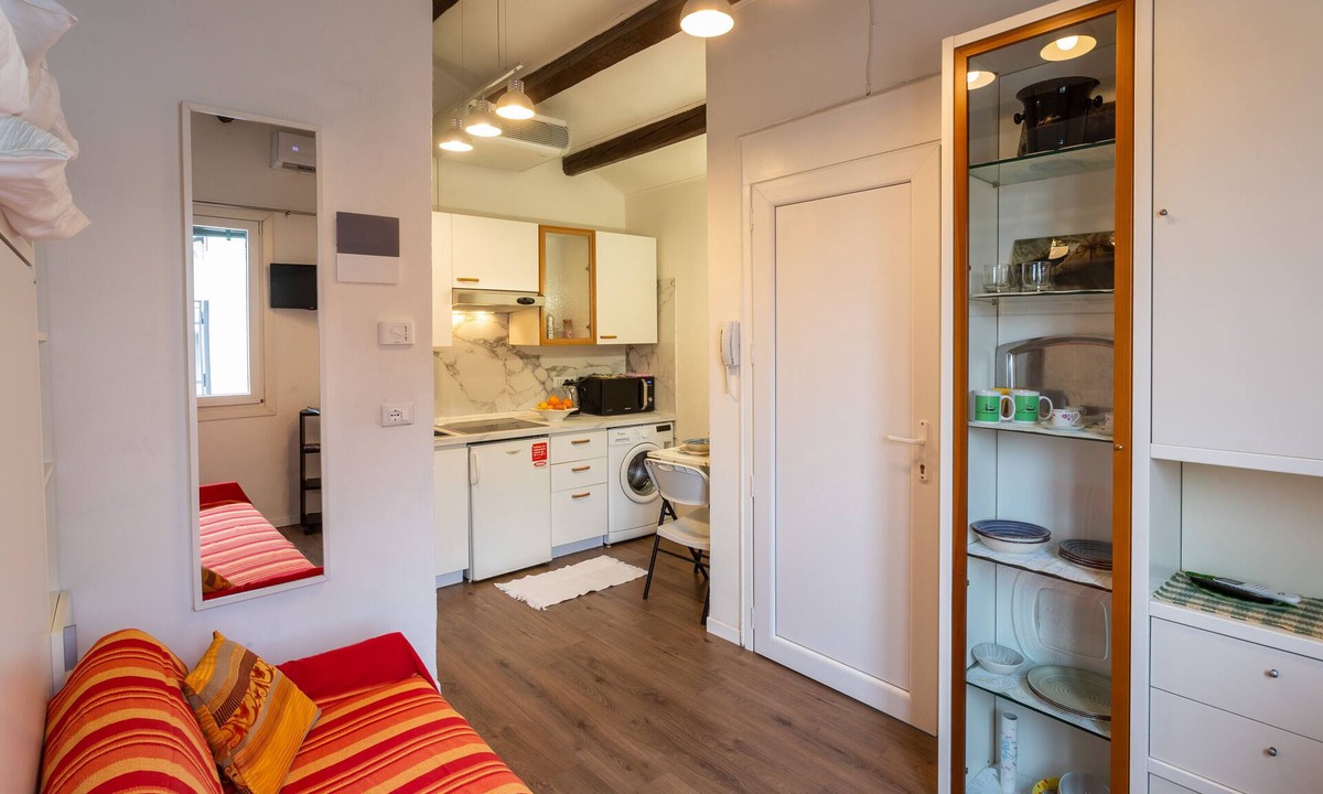 Castello Apartment | Studio Apartment "Casa Loredana" with Private Terrace & Wi-Fi