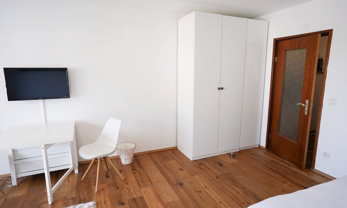 Penzberg Apartment | Studio Apartment 'Central and Nature Nearby' with Mountain View, Balcony and Wi-Fi