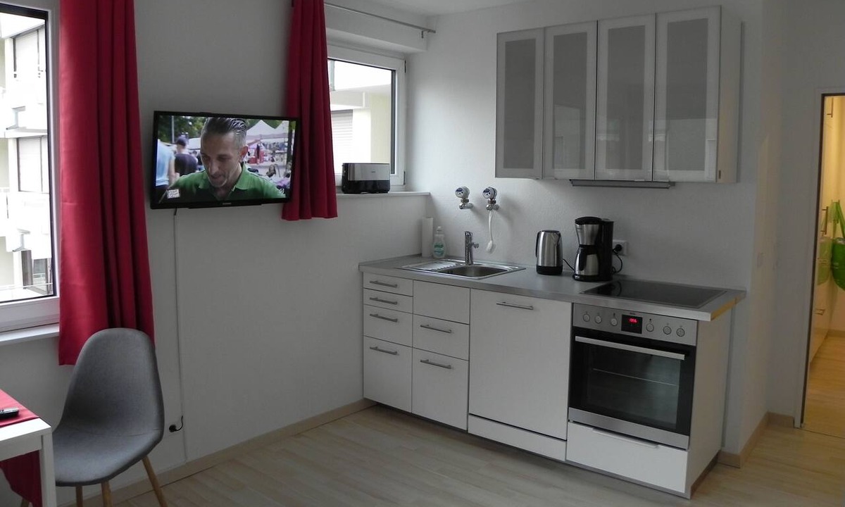 Neu-Ulm Apartment | Studio apartment - central, parking lot, Danube+Ulm old town on foot