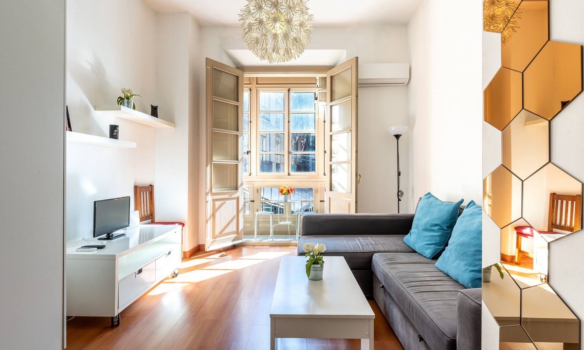 El Ejido Apartment | Studio Apartment “Centro Histórico” in Centre of Málaga with Wi-Fi & Balcony