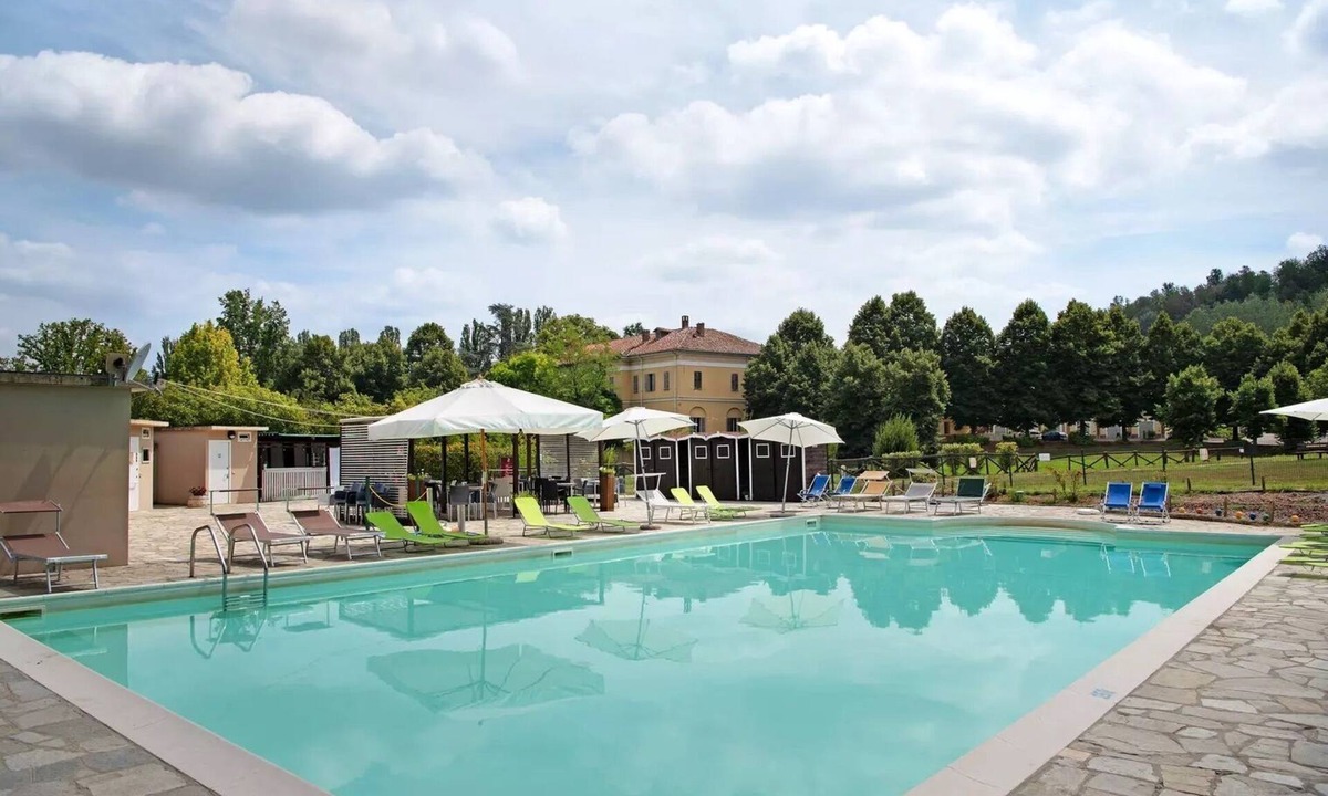 Serravalle dʼAsti Apartment | Studio Apartment 'Dimora Il Feudo Apt 29' with Shared Pool