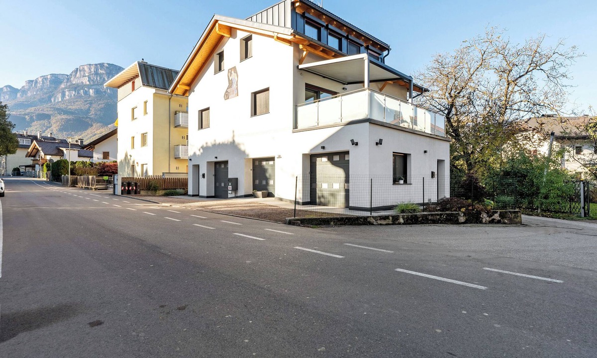Terlano Apartment | Studio Apartment 'Esther House' with Mountain View, Private Garden and Wi-Fi
