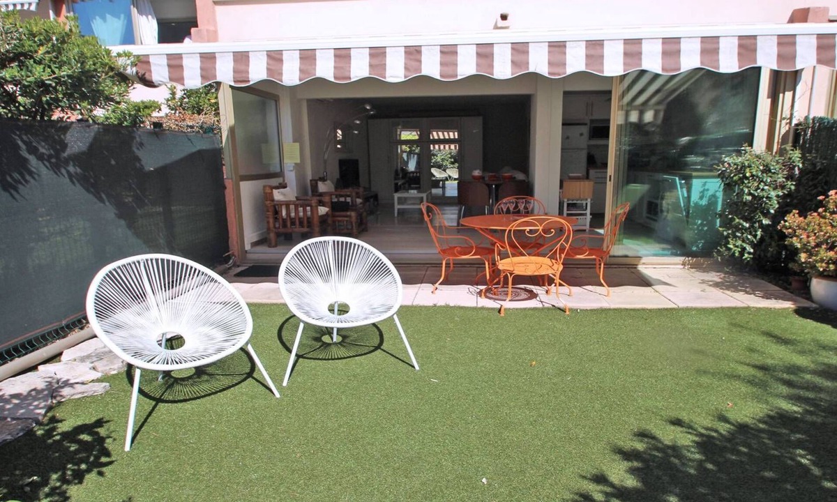Sainte-Maxime Apartment | Studio apartment for 2/4 people - Air conditioning - Private garden - Near downtown - Sainte.