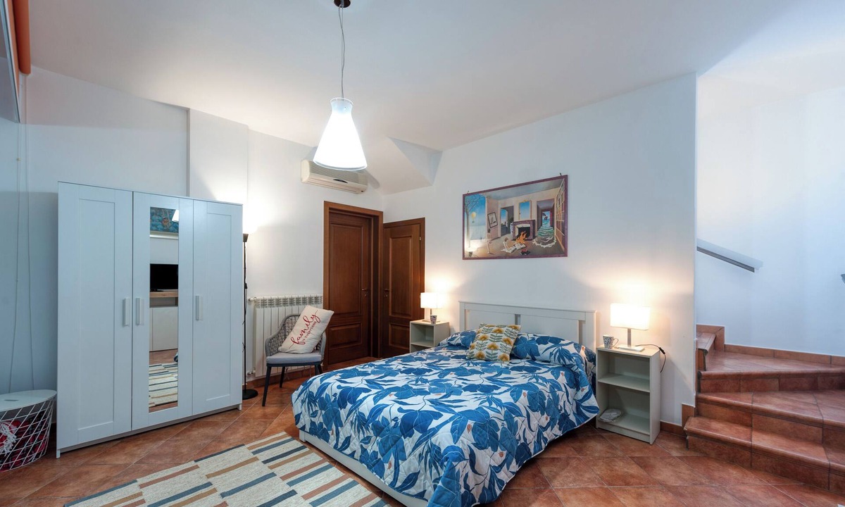 Castromediano Apartment | Studio Apartment 'Il Melograno Di Lecce' with Shared Terrace, Wi-Fi and Air Conditioning