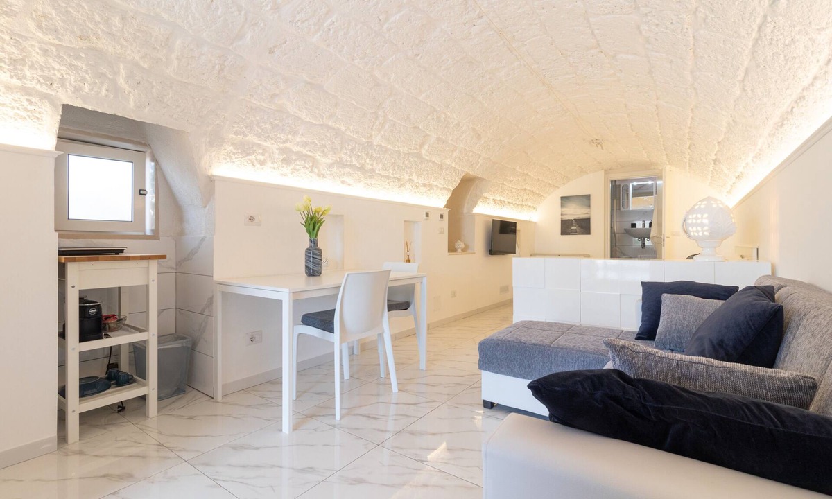 Cozze Apartment | Studio Apartment 'La Porta Sul Mare - Ancora' with Shared Terrace, Wi-Fi and Air Conditioning