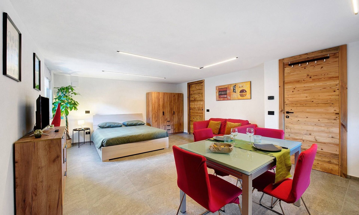 Chatillon Apartment | Studio Apartment 'La Pièce de Leo' in Chatillon