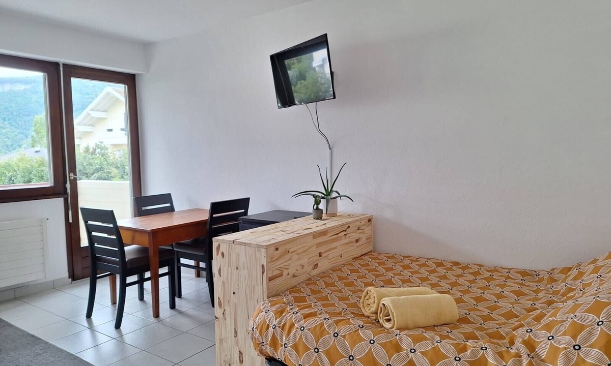 Gaillard Apartment | Studio Apartment 'Les Cascades' with Mountain View, Balcony and Wi-Fi