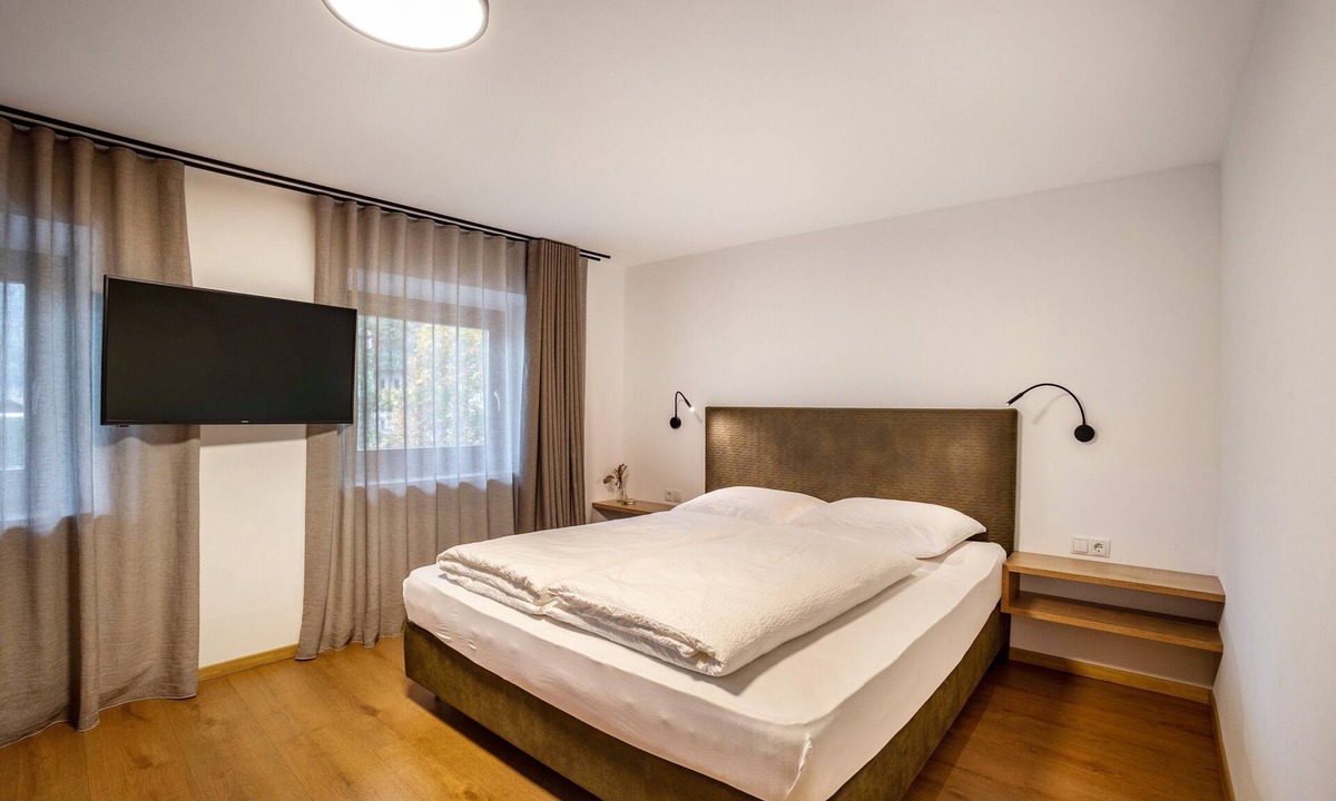 Naz Apartment | Studio Apartment 'Linderhof Nido' with Mountain View, Shared Pool and Wi-Fi
