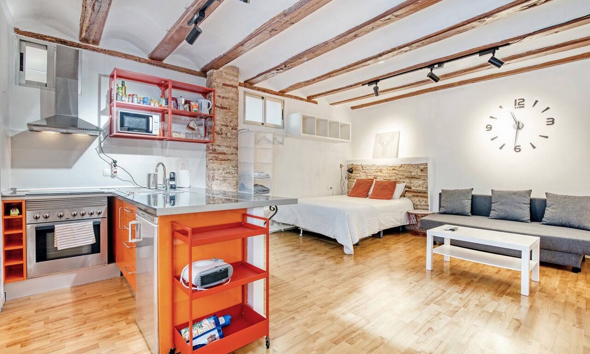 Ciutat Vella Apartment | Studio Apartment 'Mendoza' with Balcony, Wi-Fi and Air Conditioning