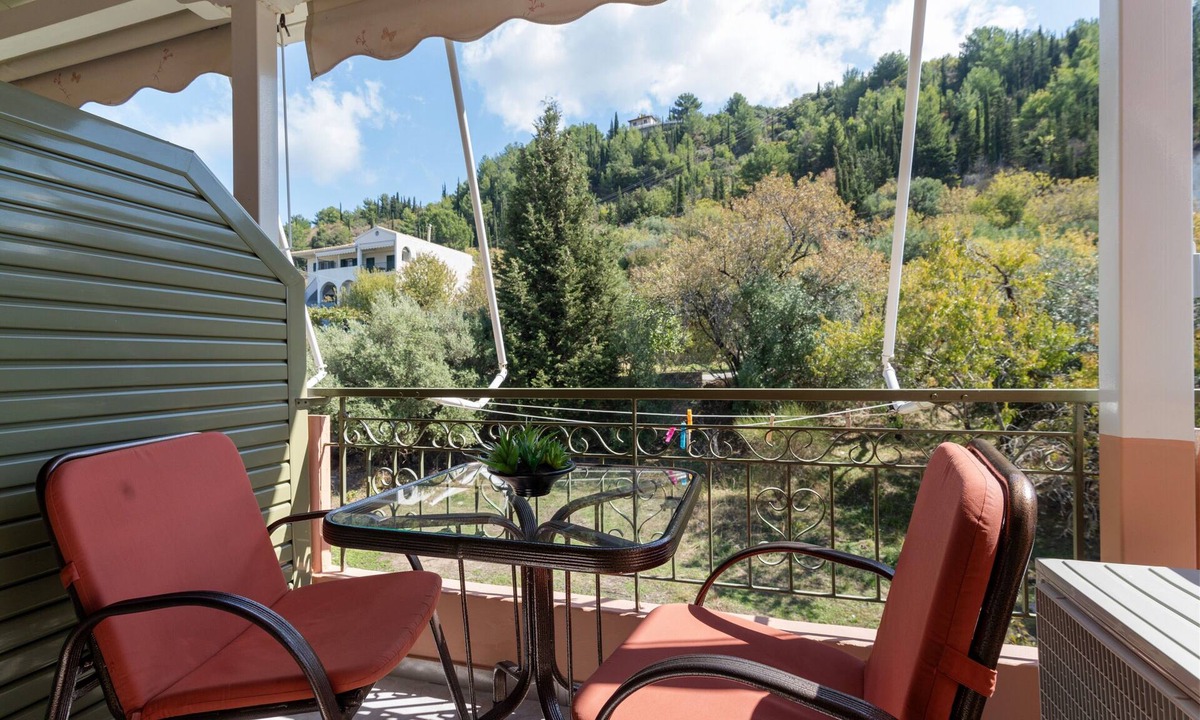 Kalamitsi Apartment | Studio Apartment 'Nontas Homes 37' with Mountain View, Wi-Fi and Air Conditioning