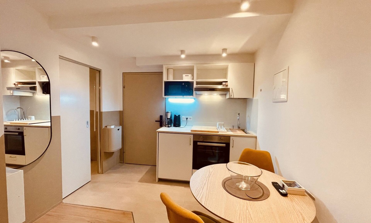 Leonberg Apartment | Studio-Apartment-Private Bathroom-Street View-Studio ohne Balkon