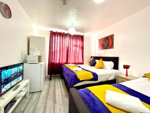 Cranbrook Hotel | Studio Apartment, Private Bathroom and Parking
