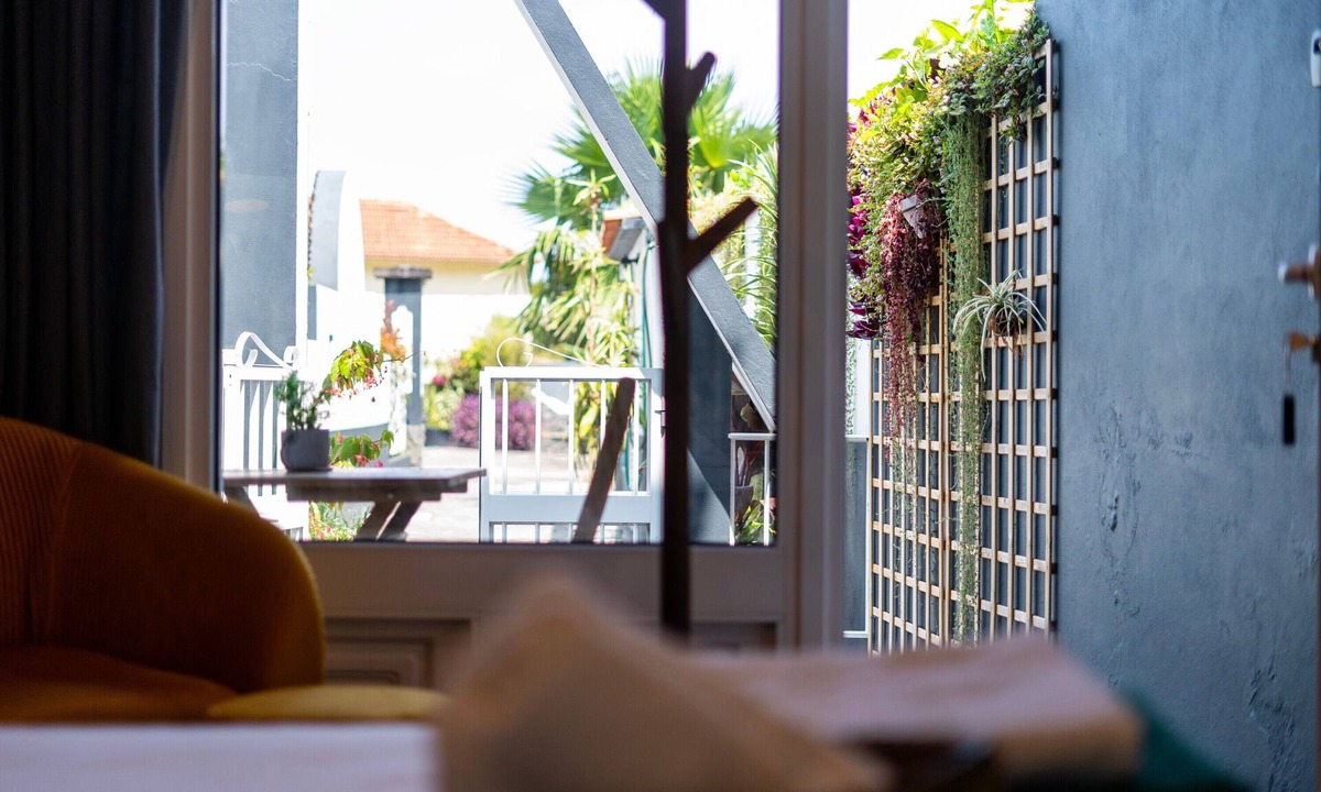 Ponta Delgada Apartment | Studio Apartment 'Charmosa Suite Com Piscina' with Mountain View, Shared Pool and Wi-Fi