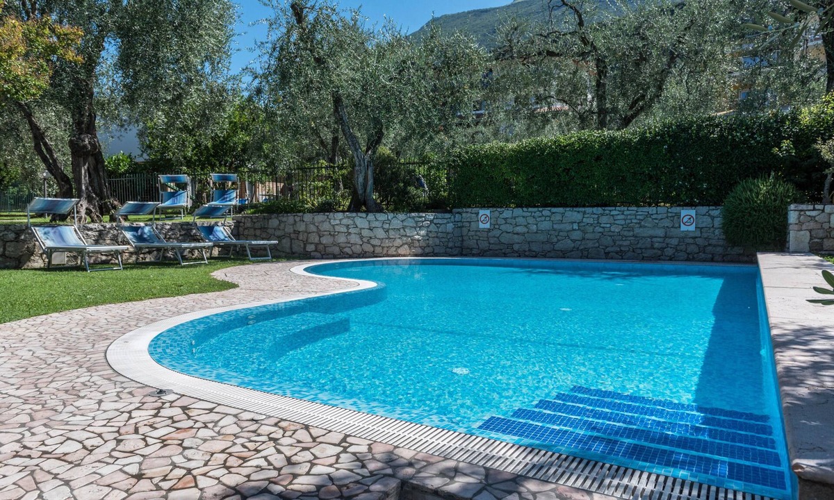Malcesine Apartment | Studio Apartment 'Residence La Pergola Monolocale Uno' with Mountain View, Wi-Fi and Air Conditioning