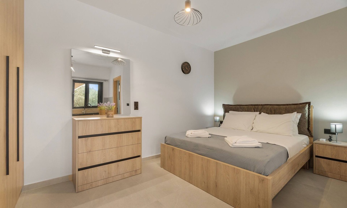 Vlicho Apartment | Studio Apartment 'Sokol Stone House 2' with Mountain View, Wi-Fi and Air Conditioning