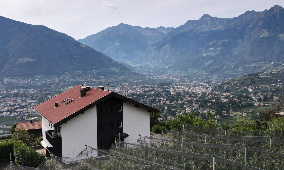 Merano Apartment | Studio Apartment 'Spiess' with Mountain View, Shared Pool and Wi-Fi
