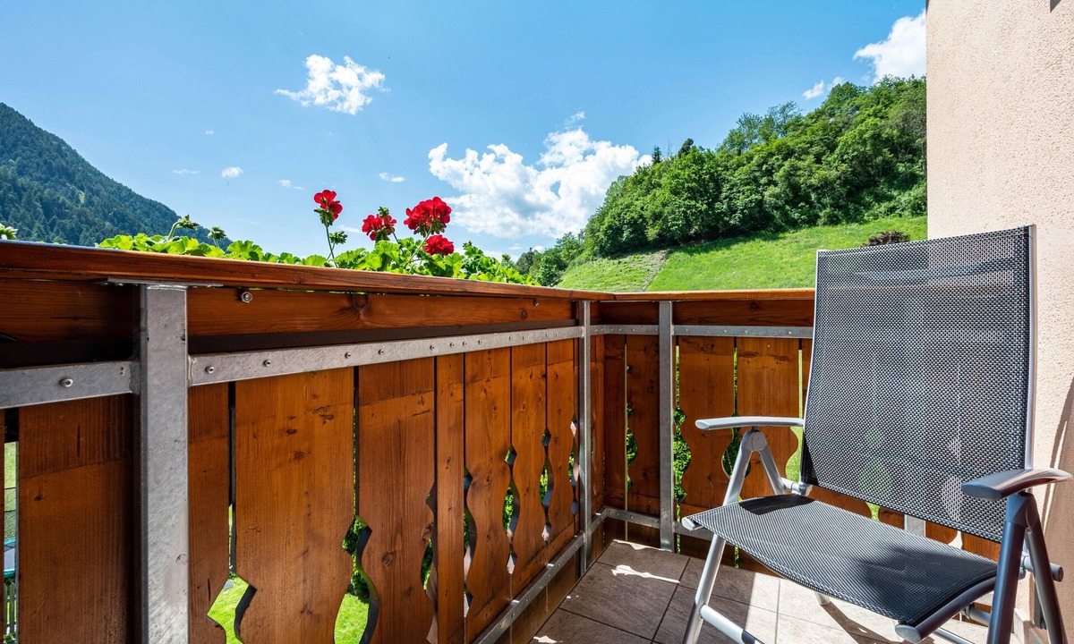 Laion Apartment | Studio Apartment "Talblick 2" with Mountain View, Garden and Wi-Fi