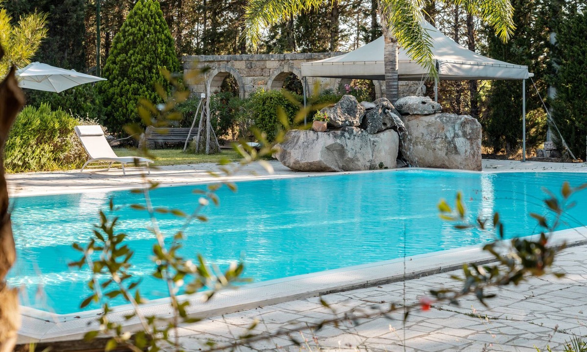 Aradeo Apartment | Studio Apartment 'Tenuta San Trifone Corbezzolo' with Shared Pool, Wi-Fi and Air Conditioning