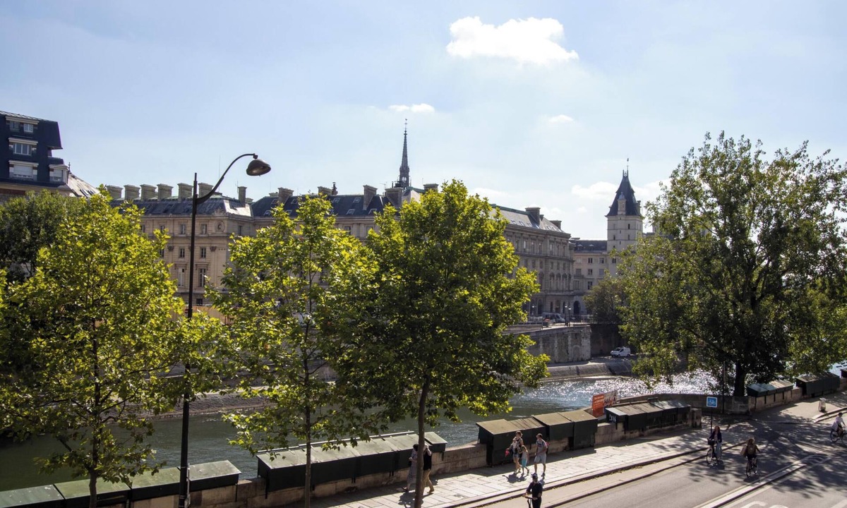 Saint-Germain-des-Pres Apartment | STUDIO APARTMENT WITH AIRCON IN SAINT GERMAIN
