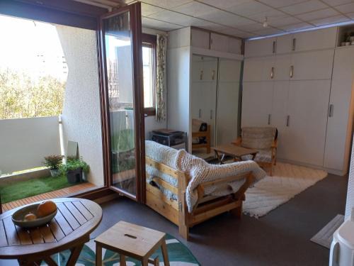 Saint Michel Apartment | Studio avec balcon et parking