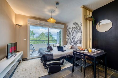 Prevessin-Moens Apartment | Studio Azur - Pool & Near Geneva, Airport
