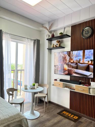 Kauswagan Apartment | Studio Balcony Pool Maison de Soleil - Tuscania Towers