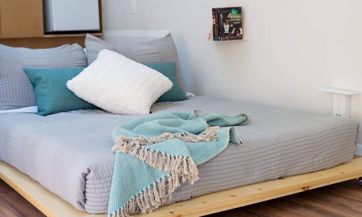 Elora Apartment | Studio Blue tiny home retreat- quick walk to town, quiet, serene get away!