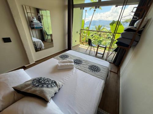 Portinho House | Studio Bonsai Samurai em Ilhabela com vista para o mar
