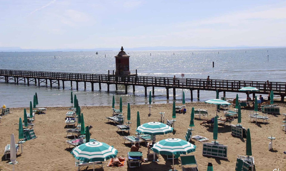 Lignano Sabbiadoro Apartment | Studio by the sea with internet and air conditioning