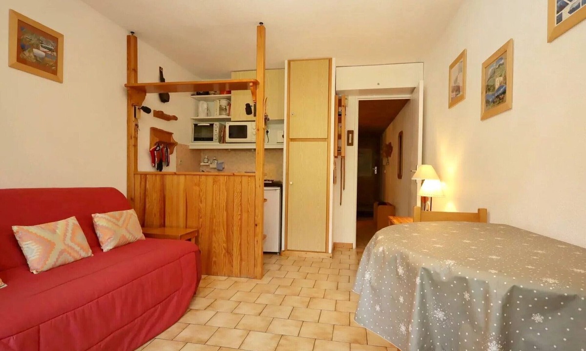 Les Houches Apartment | Studio cabin for 4 near cable cars, pets allowed parking