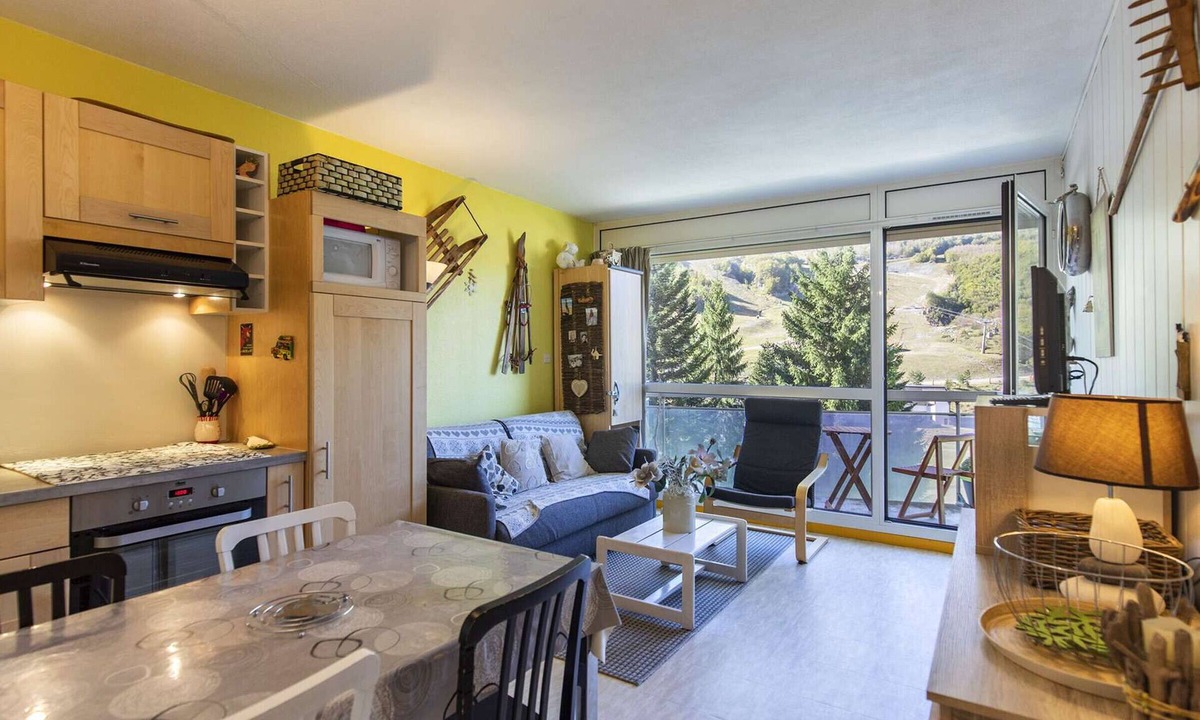 Eaux-Bonnes Apartment | Studio cabin for 6 near slopes, mountain view