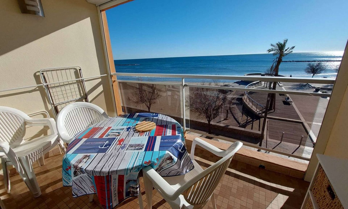 Le Grau-dʼAgde Apartment | Studio cabin for 4, terrace, parking, Grau d'Agde