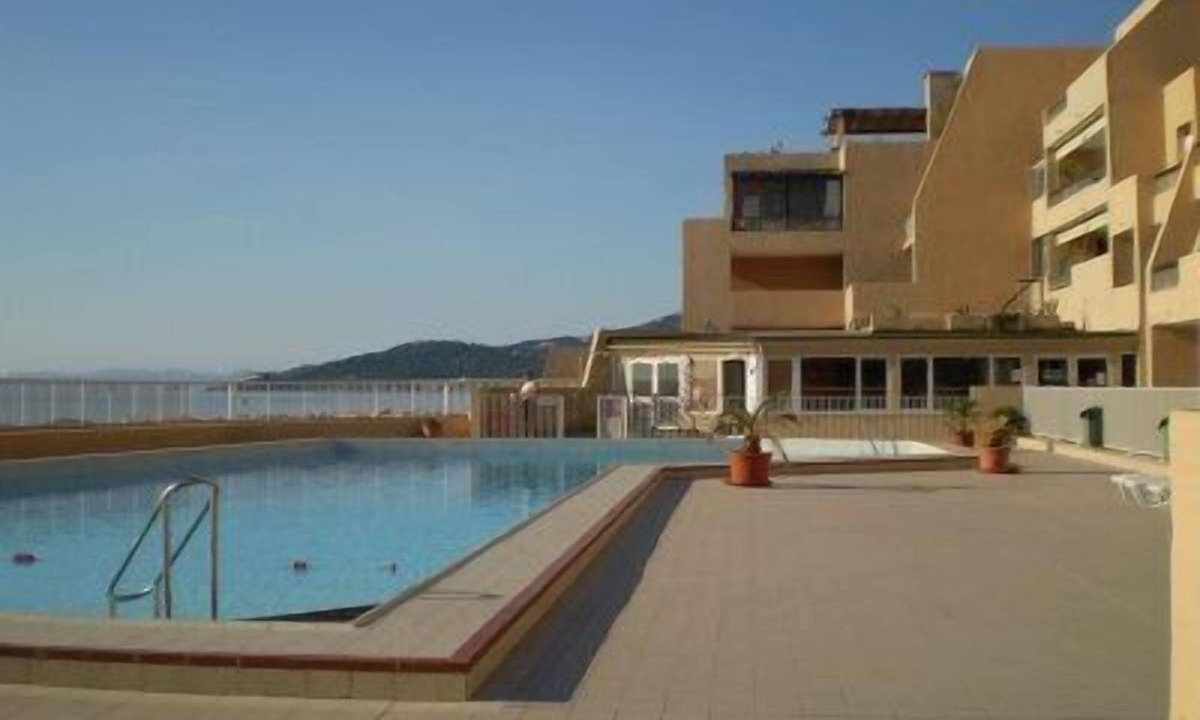 La Faviere Apartment | STUDIO CABINE CLIMATISE idéal pour 1 couple et 2 enfants.