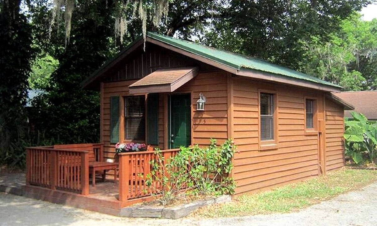Inverness Cabin | Studio Cabin Great for Couples in Inverness, Florida