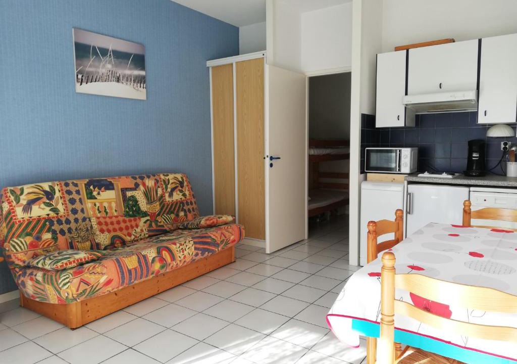 Biscarrosse Plage Apartment | Studio Cabine à Biscarrosse Plage - 4 Pers, Proche Plage et Commerces, Terrasse, Ménage Inclus - FR-1-319-394