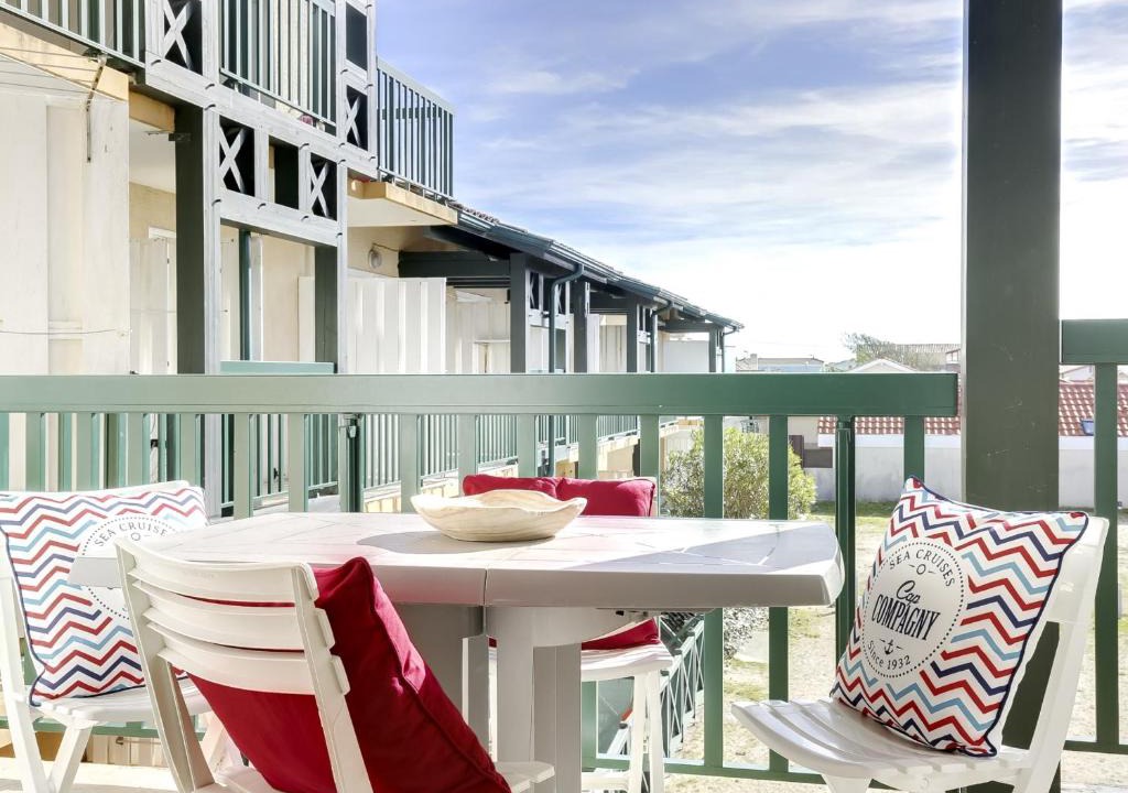 Biscarrosse Plage Apartment | Studio Cabine à Biscarrosse Plage - 300m de la Mer, Balcon Sud, Parking Privé - FR-1-521-61