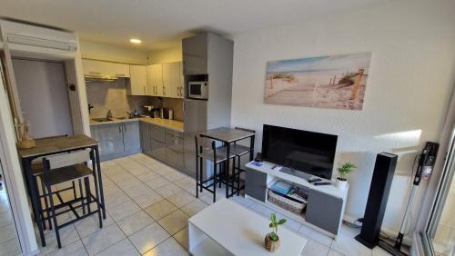 Cap d'Agde Apartment | Studio cabine climatisé et loggia au calme avec linge et parking inclus