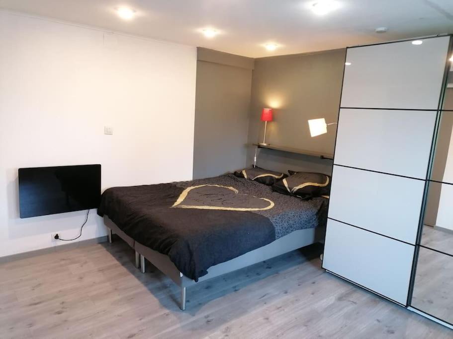 Riviere Apartment | Studio calme à proximité des 7 meuses